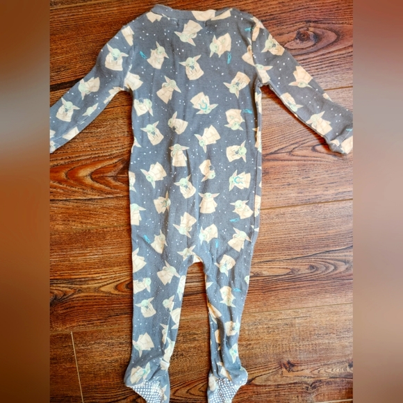 Pottery Barn Star Wars Baby Yoda Onesie sz 12-18 months - Picture 2 of 6